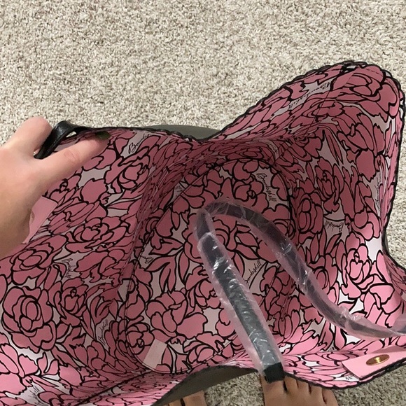 NWT Victoria’s Secret bag! - Picture 3 of 4
